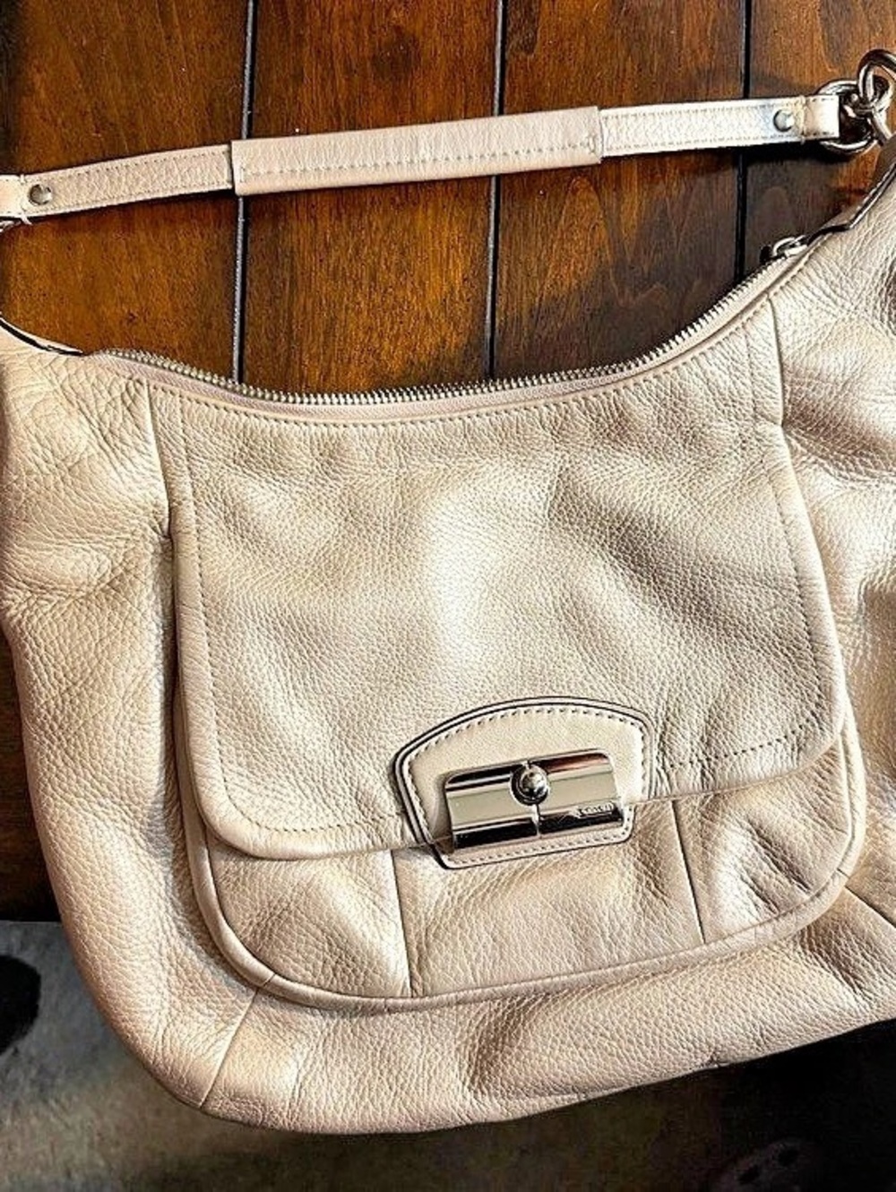 Coach Turnlock Hobo Leather Shoulder Bag in Cream